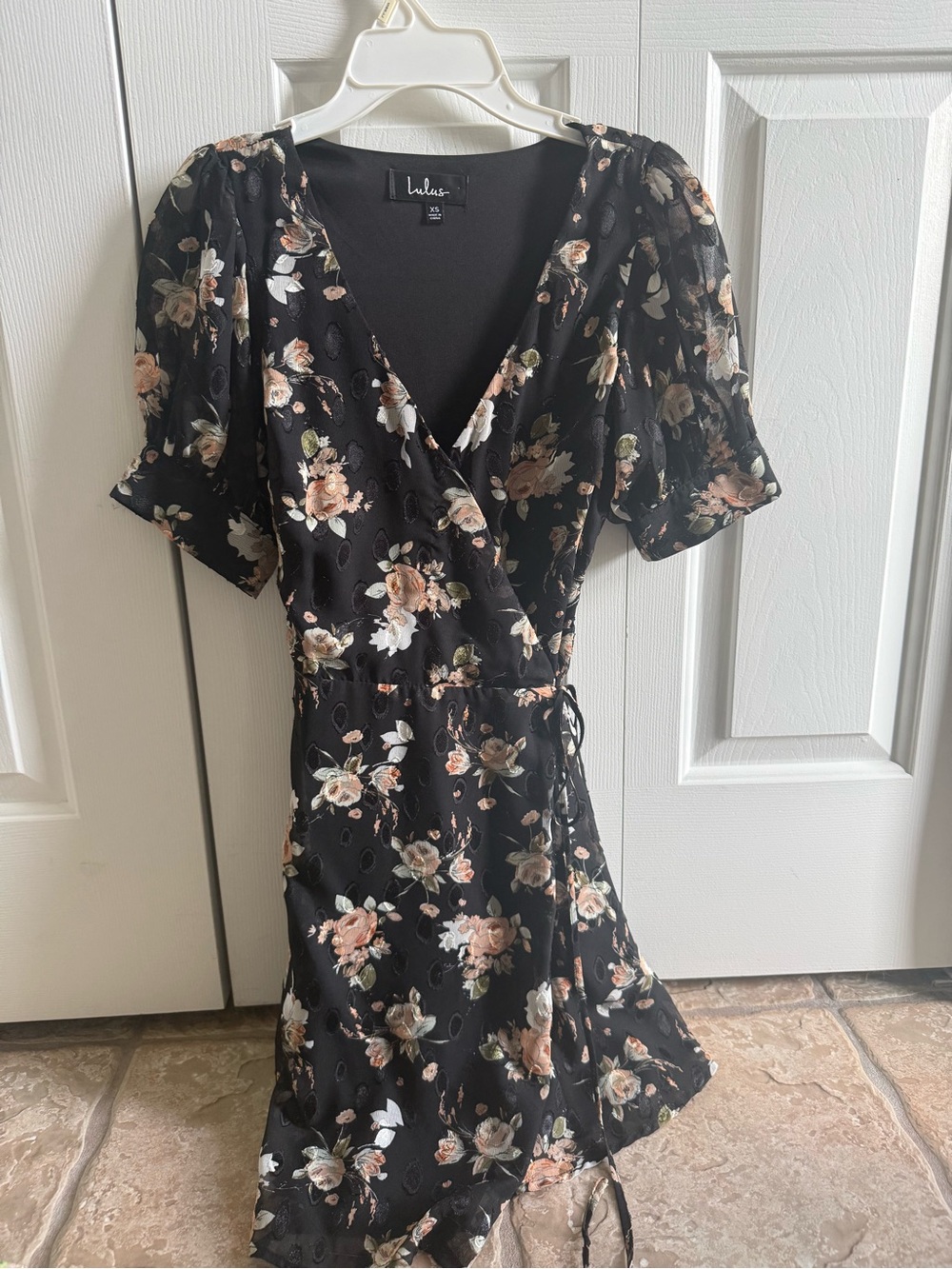 Lulu's Black Floral Wrap Dress XS Womens